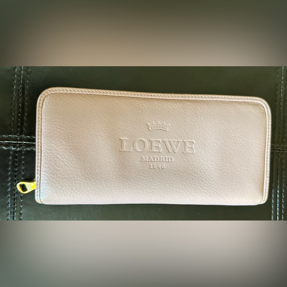 Loewe Calfskin Heritage Light Lavender Long Zippy Wallet - Picture 4 of 9